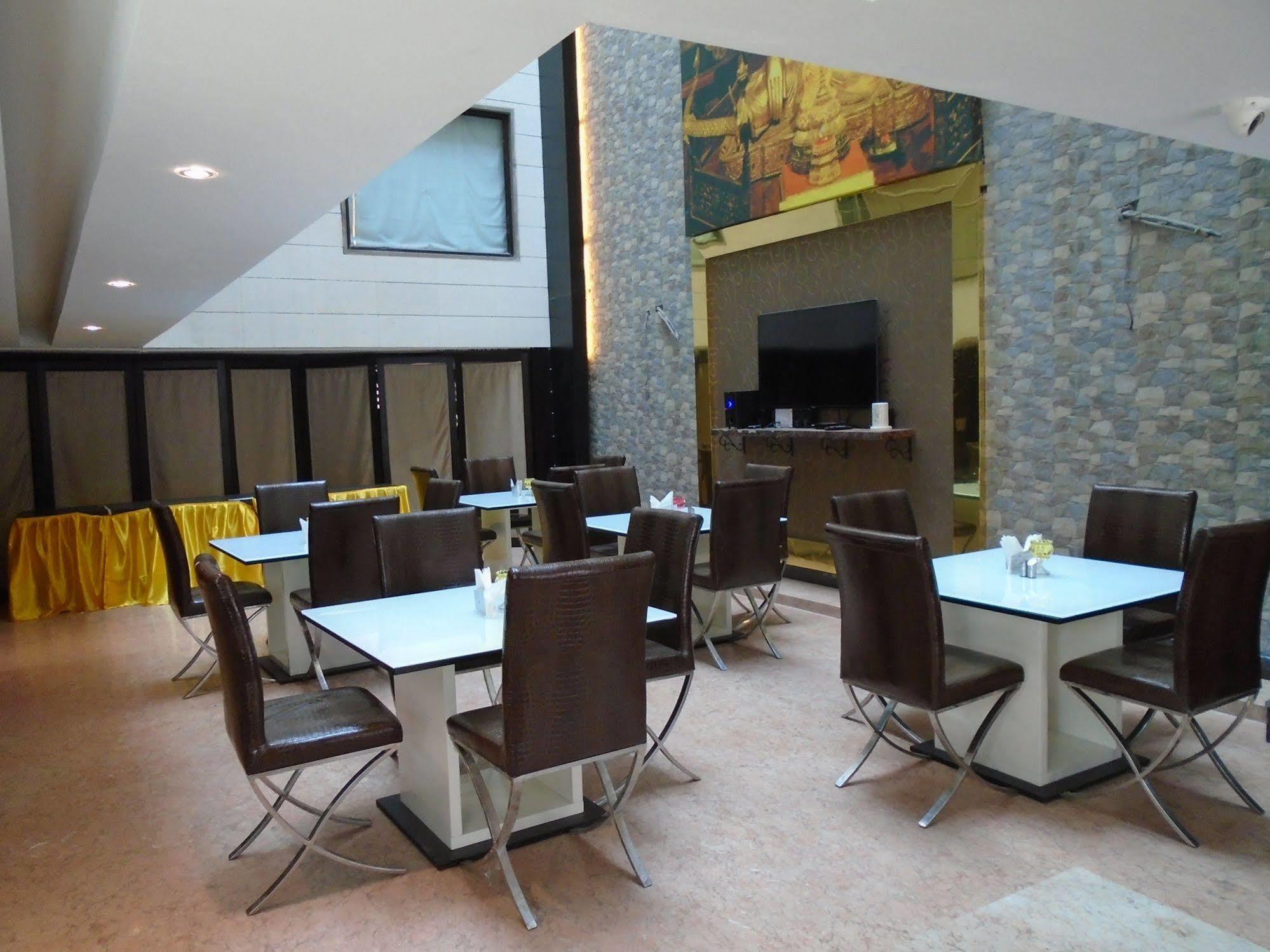 Hotel Gold Souk - Karol Bagh Delhi  Exterior photo